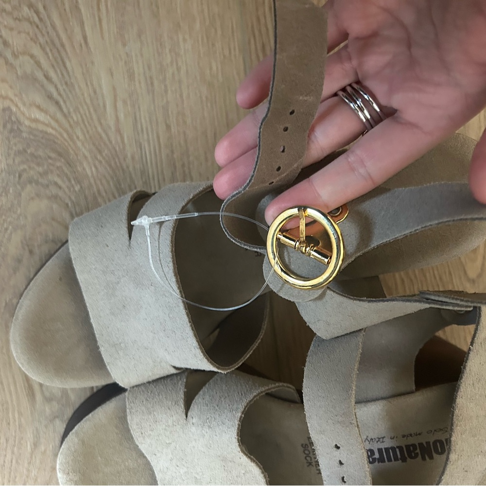 Comfortable Platforms - Picture 3 of 5
